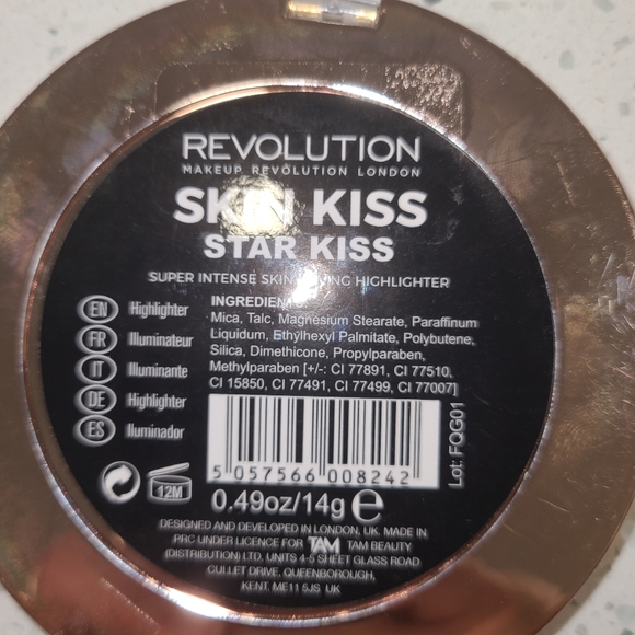Revolution Makeup Skin Kiss Highlighter - Picture 2 of 3